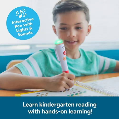 Vista 2 de Educational Insights - juguete para aprender a leer Hot Dots Jr. Let's Master Kindergarten con pluma con forma de "Ace" el perro parlante.