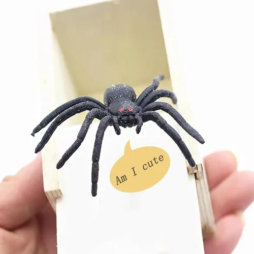 Vista 4 de Winbar Caja de Trucos de Araña de Goma, Caja Sorpresa de Trucos de Madera Hecha a Mano con Araña Oculta en Una Caja, Juguetes de Trucos para Adultos