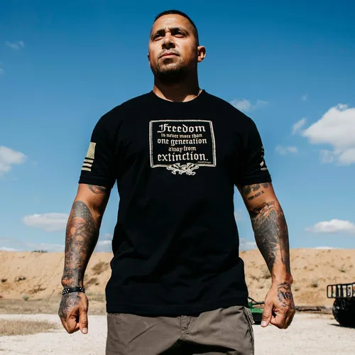 Vista 2 de Camiseta para hombre One Generation Away, Negro