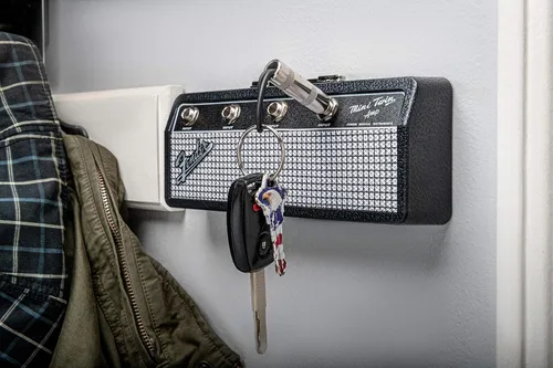 Vista 4 de Pluginz - Fender - Jack Rack - Negro y plateado con 4 llaveros de enchufe de guitarra