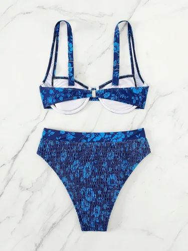 Vista 2 de SHENHE Conjunto de bikini floral de 2 piezas para mujer, trajes de baño fruncidos con aros altos