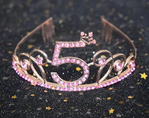 Vista 2 de Banda de satén rosa y tiara de cristal - Kit de fiesta de princesa de 5º cumpleaños