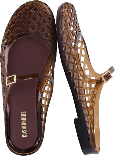Vista 13 de CUSHIONAIRE Java - Zapatos planos de gelatina para mujer con correa ajustable, puntera cerrada, diseño de mula Mary Janes, sandalias impermeables