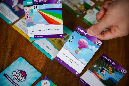 Vista 8 de Renegade Game Studios My Little Pony: Adventures in Equestria Juego de construcción de mazos para 1-4 jugadores