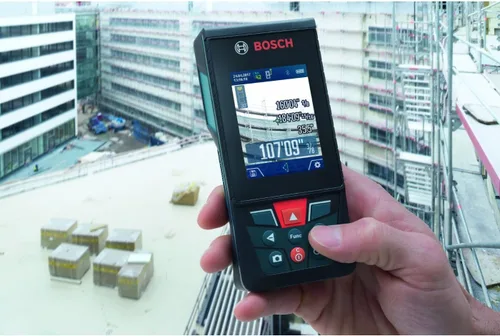 Vista 7 de BOSCH GLM400C Blaze - Medidor láser conectado al aire libre de 400 pies con visor, incluye 3 baterías AA, correa de mano y bolsa