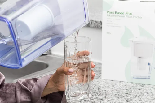 Vista 4 de Jarra de filtro de agua alcalina - Ionizador de agua pura saludable de 2.5 litros, dos filtros de carbón activado de 60 días, sin BPA, saludable
