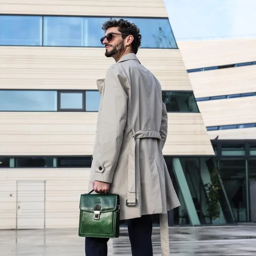 Vista 3 de Time Resistance Maletín pequeño de cuero para hombre - Bolso cruzado - Bolso bandolera de cuero italiano - Caja de regalo incluida