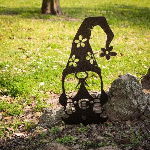 Vista 4 de RealSteel Gnomos de jardín de metal para exteriores, paquete de 4 adornos y estatuas de acero para césped, divertida decoración de patio