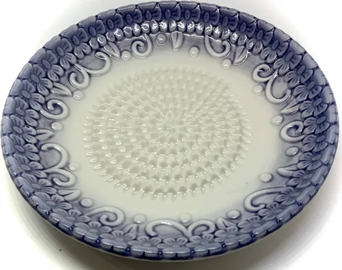 Vista 2 de BonCera, Juego de 4 platos de rallador de ajo de cerámica de alta calidad todo en uno - Diseño y estilo en relieve púrpura - Para ajo, jengibre
