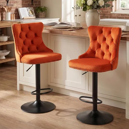 Vista 329 de SoarFlash Juego de 2 taburetes de bar tapizados de terciopelo moderno con patas de madera, botones acolchados, cabeza de clavo cromada, asiento