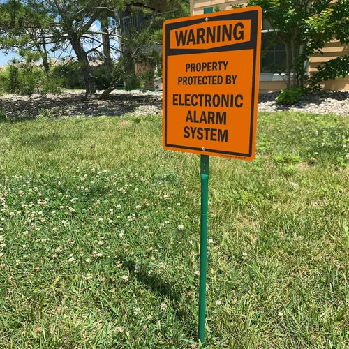 Vista 3 de SmartSign Letrero LawnBoss® con texto en inglés "Warning - Property Protected By Electronic Alarm System" Letrero de aluminio de 10 x 12 pulgadas