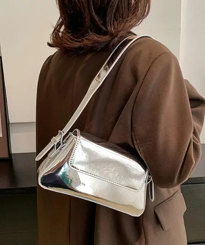 Vista 9 de Bolso hobo para mujer, de charol, de color plateado brillante, bolso de hombro Y2K, bolso de hombro para fiesta 2023