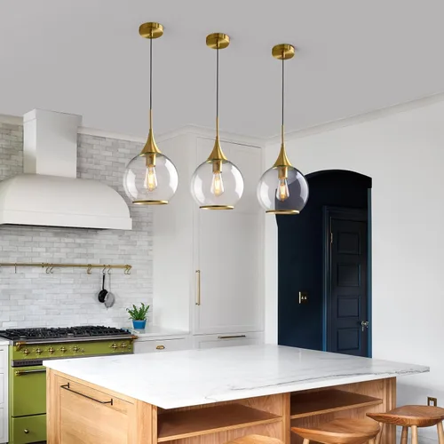 Vista 3 de Luces Colgantes para Isla de Cocina: Lámpara de Estilo Granja Dorada Cepillada con Vidrio Transparente - Globo de Mediados de Siglo de 10 Pulgadas