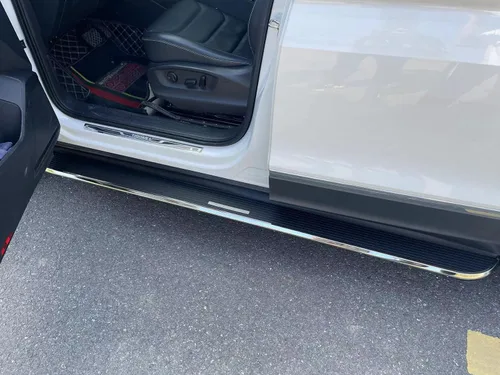 Vista 4 de 2 estribos para Audi Q8 2019-2023 - Barras laterales Nerf para proteger el coche, pedales con soportes montados