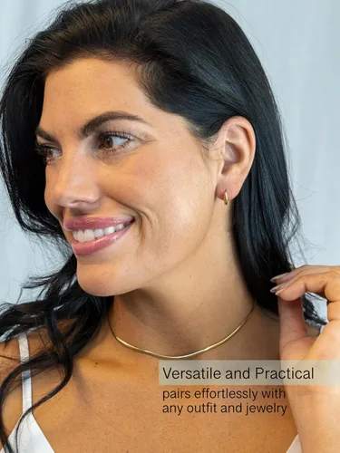 Vista 4 de Altitude Boutique Aretes de aro pequeños de oro de 18 quilates para mujer, aretes de tubo fino chapados en oro, ligeros, hipoalergénicos y gruesos