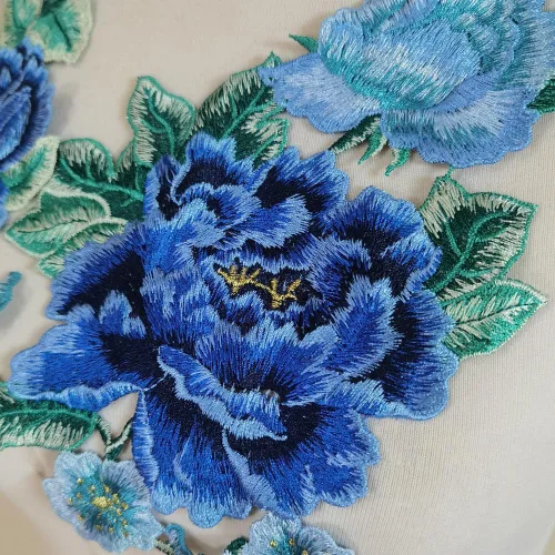 Vista 2 de 2 parches de apliques de costura bordados con hermosas flores (azul B)