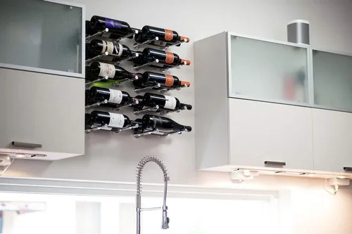 Vista 5 de VintageView Vino Pins - Estante para 3 botellas de vino montado en la pared (negro anodizado) - Elegante almacenamiento de vino moderno con diseño