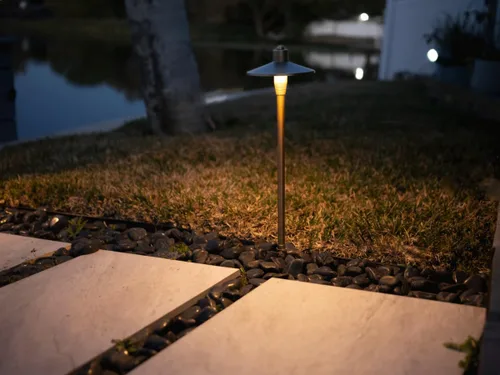 Vista 8 de Kit de iluminación LED de latón de 12 V (6 focos al aire libre, 2 luces de camino) con transformador de bajo voltaje de 100 W para casa, patio