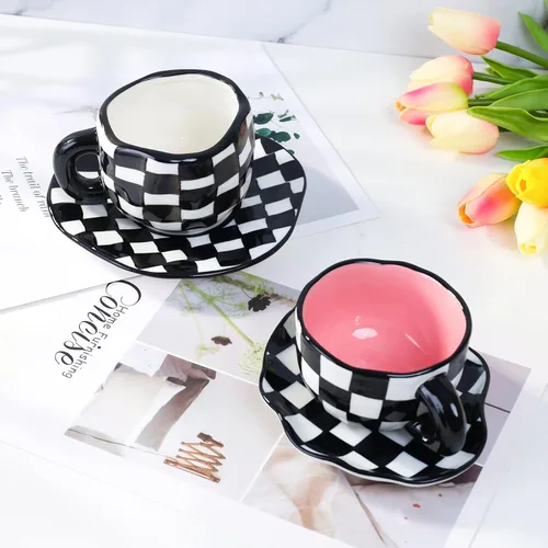 Vista 3 de Noviko Taza de Cerámica a Cuadros Juego de Taza de Té y Platillo de 10 onzas