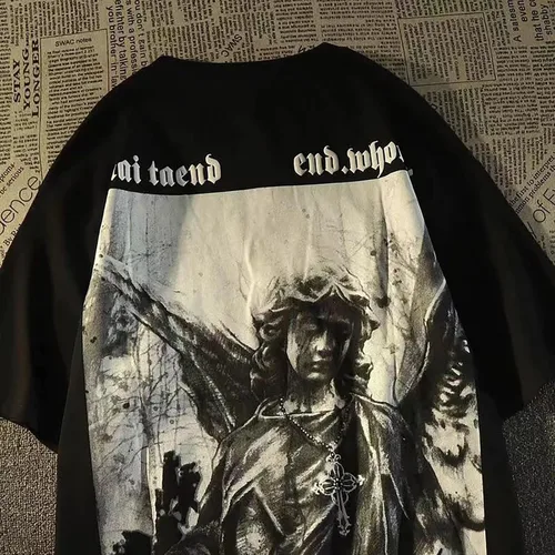 Vista 4 de Camiseta informal gótica holgada de gran tamaño Harajuku Street Trend Hombres y mujeres Impresión personalizada Rock Animation Punk
