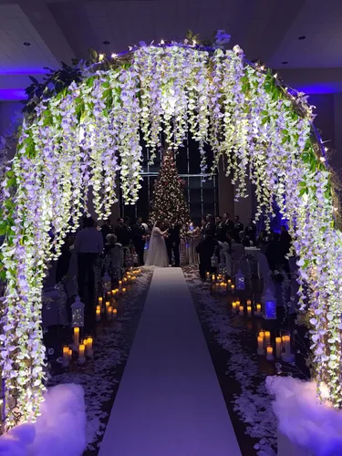 Vista 2 de Guirnalda de flores tipo glicinias artificiales de seda para colgar en el hogar, fiestas o bodas Morado claro