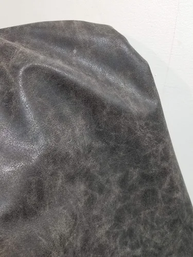 Vista 17 de NAT Leathers™ Cuero sintético sintético suave de piel sintética vegana marrón bellota (aprobado por PETA Vegano) por The Yard Piel sintética
