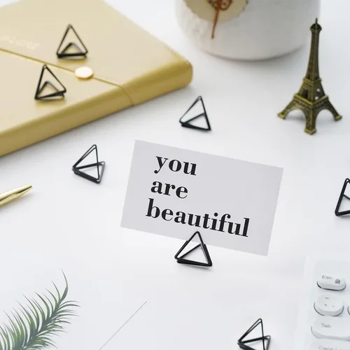Vista 7 de Epakh 100 tarjeteros de lugar para tarjetas de mesa para boda, forma triangular, número de mesa, clips de imagen, soporte para centro de mesa