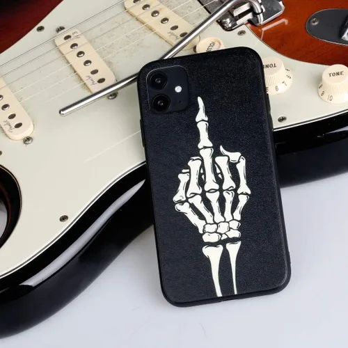 Vista 7 de X spirit Funda genial para iPhone 11, diseño de esqueleto de calavera, estilo gótico atrevido emo luminoso, dedo medio, rock n roll, se ilumina