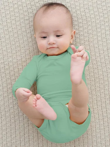 Vista 17 de Body para bebé con puños de manopla, rayón hecho de bambú, pijama de manga larga para niños y niñas