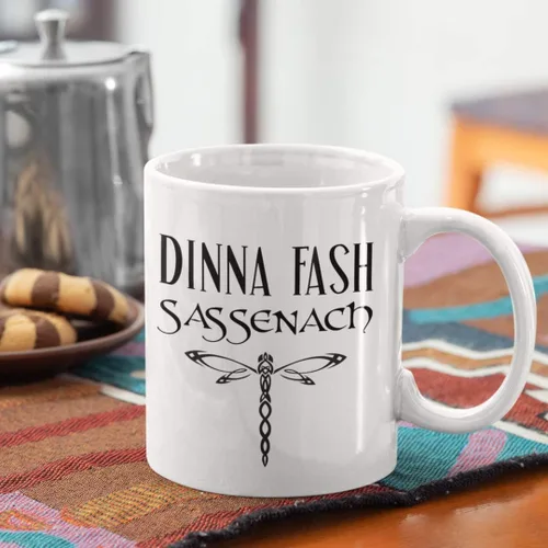 Vista 4 de Dinna Fash Sassenach - Taza de café inspirada en Outlander, de 11 onzas, color blanco