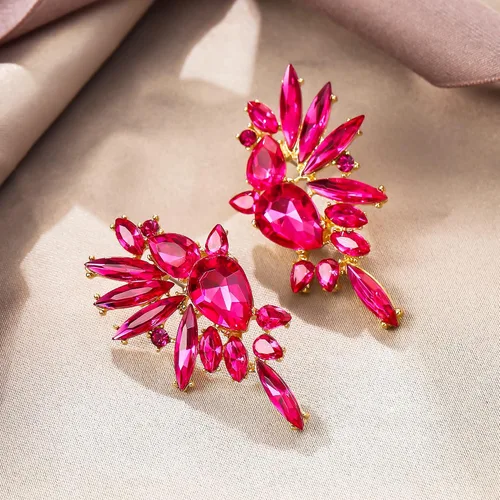 Vista 5 de EVER FAITH Aretes de diamantes de imitación vintage, aretes colgantes de cristal de marquesa de moda para mujer