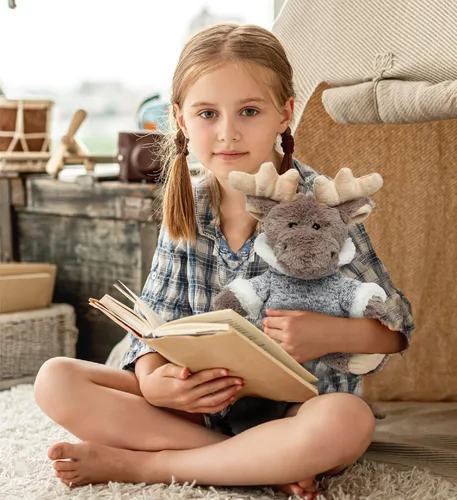 Vista 7 de Puzzled DolliBu - Peluche de alce de peluche, alce sentado con suéter gris, adorable juguete de peluche abrazable para niños y adultos, 9 pulgadas