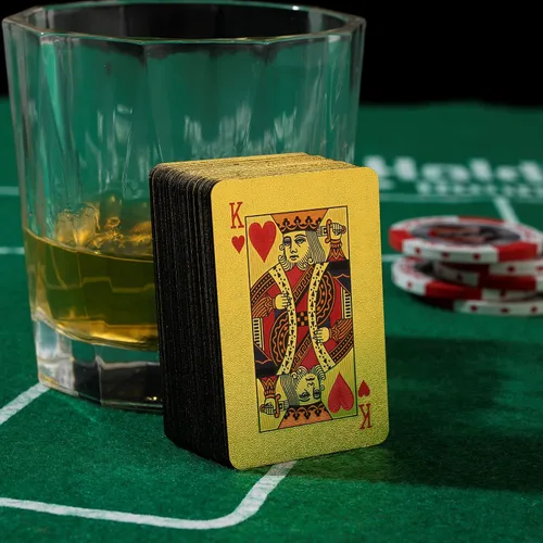 Vista 6 de VOVCIG Mini cartas de juego, juego de cartas en miniatura doradas de 2 barajas impermeables, cartas de póquer, cartas de póquer de viaje