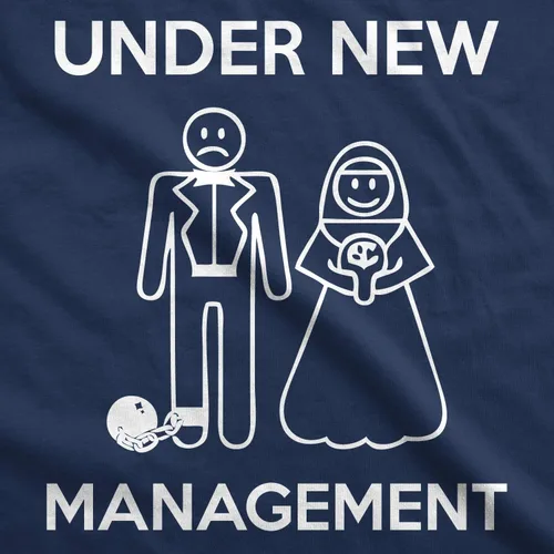 Vista 2 de Camiseta divertida para hombre Under New Management para boda, despedida de soltero