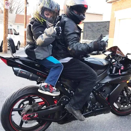 Vista 3 de Jolik Arnés de motocicleta infantil ajustable con dos asas, material transpirable en negro