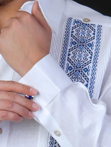 Vista 2 de Destino Ropa de Boda Guayabera. Blanco Óptico. Novios y padrinos de boda