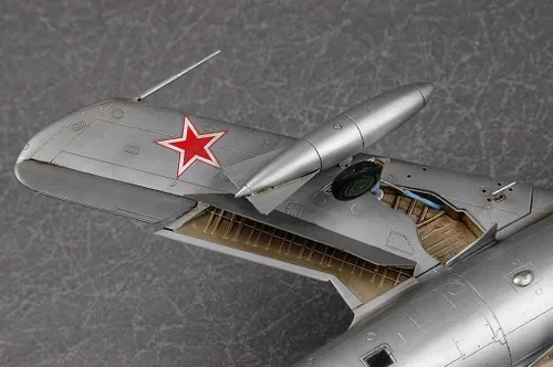 Vista 9 de Hobby Boss MiG-17PF Fresco D Kit de construcción de modelo de avión