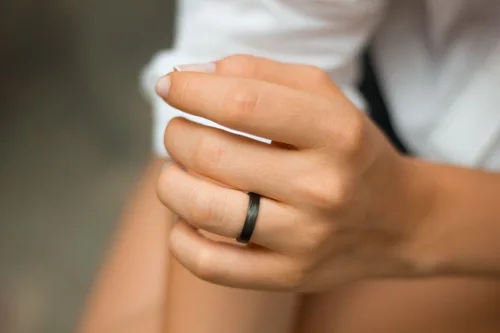 Vista 4 de Women's carbon fiber ring. Modern black flat wedding band. Water resistant, very durable and hypoallergenic. (00101_4N)