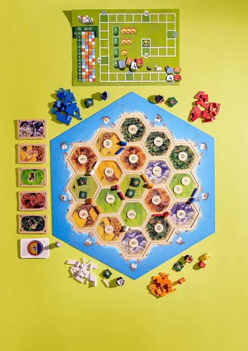 Vista 4 de CATAN Expansión de escenario de fiebre de fútbol: ¡comienza la diversión definitiva del día de partido! Juego de estrategia, juego familiar