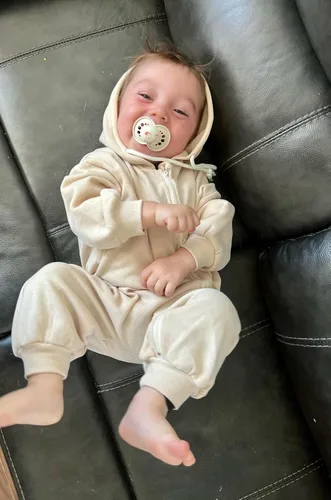 Vista 2 de Unutiylo Enterizo unisex de manga larga con cremallera y capucha para bebés y niñas