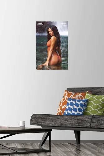 Vista 2 de Trends International Sports Illustrated: Swimsuit Edition - Póster de pared Christen Harper 23, 14.725 x 22.375 pulgadas, paquete de póster premium
