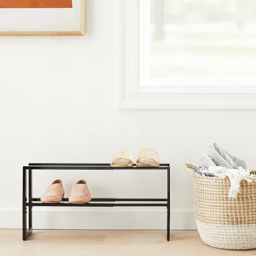 Vista 2 de Yamazaki Inicio Zapatero Expandible, Metal, Acero Ajustable Talla única Negro Adjustable shoe rack with an expanding design. Steel design adapts