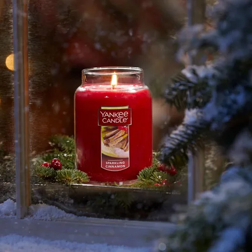 Vista 7 de Yankee Candle - Vela perfumada Sparkling Cinnamon, clásica de una sola mecha en tarro grande de 22 onzas, más de 110 horas de tiempo de combustión