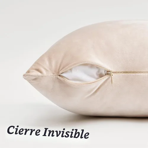 Vista 4 de GIGIZAZA Fundas de almohada de terciopelo de 20x20, pack de 2 fundas de almohada modernas color champán beige, fundas de almohada cuadradas grandes