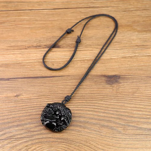 Vista 5 de Collar AmorWing con grabado Pixiu, de obsidiana negra naturalobsidiana de hieloágata roja
