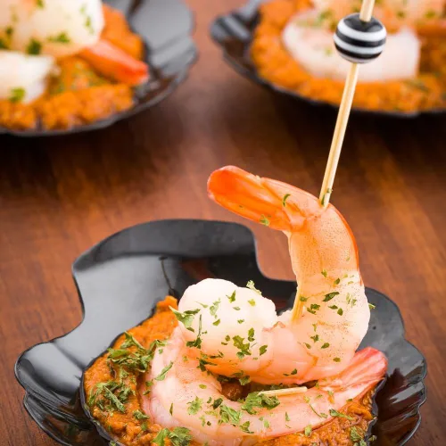 Vista 3 de Restaurantware Plato de aperitivo de 3.3 pulgadas, 25 platos desechables de plástico para aperitivos, resistentes platos de cóctel de plástico negro