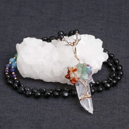Vista 3 de MANIFO Collar de piedras preciosas de cuarzo transparente con diseño de árbol de la vida de 7 chakras