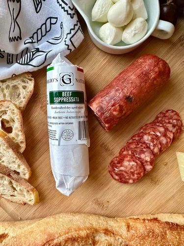 Vista 3 de Giorgio's Naturals Salami envejecido en seco hecho a mano – Soppressata de carne de res 5 onzas, auténtica salchicha italiana, salami duro, salami