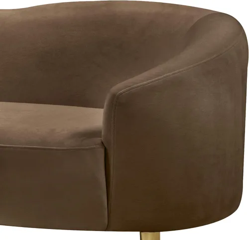 Vista 6 de Meridian Furniture 659Brown-L Ritz Collection Modern Sofá biplaza tapizado contemporáneo con terciopelo marrón intenso, patas de metal dorado