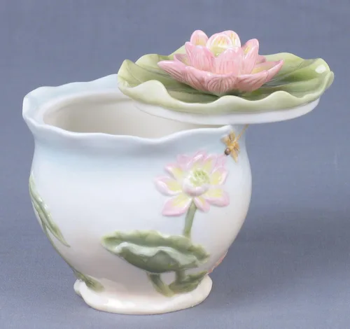 Vista 2 de US Azucarero LotUS rosa de porcelana esmaltada azul pálido y blanco de 6 pulgadas